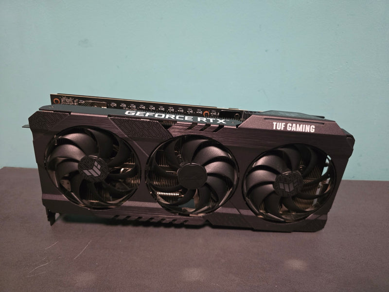 ASUS TUF RTX 3060 — реална снимка под ъгъл